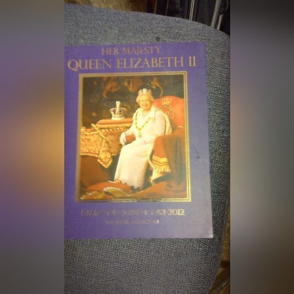 Queen Elizabeth II Diamond Jubilee Book - Picture 3 of 3